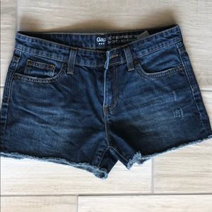 Gap sexy boyfriend short dark denim size 2/26